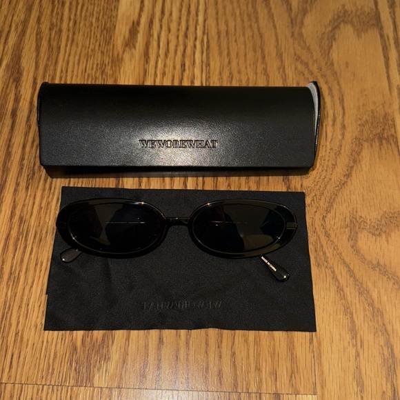 WeWoreWhat The Beach Sunglasses in Black & Smoke Mono - Picture 5 of 9